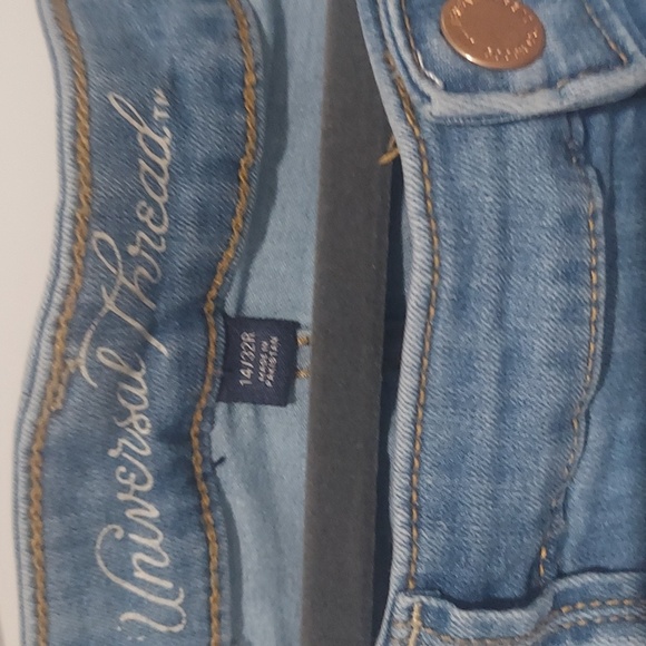 Universal Thread Jean Bundle - Picture 6 of 13